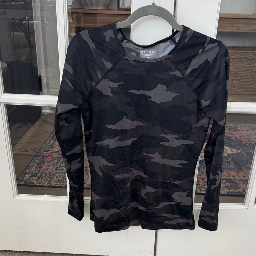 Athleta Black and Gray Camouflage Swim Long Sleeve Shirt